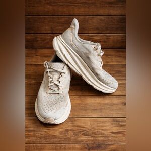 Hoka Men’s Shoes Sz 9